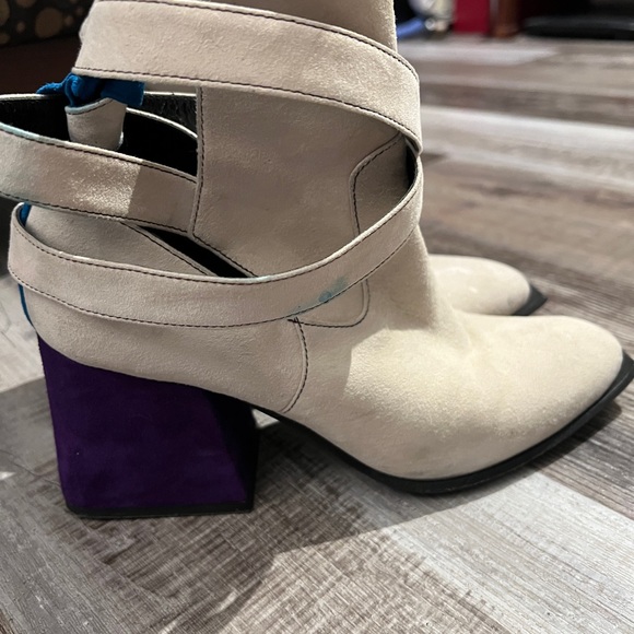 Custom Booties, very unique - Picture 4 of 6